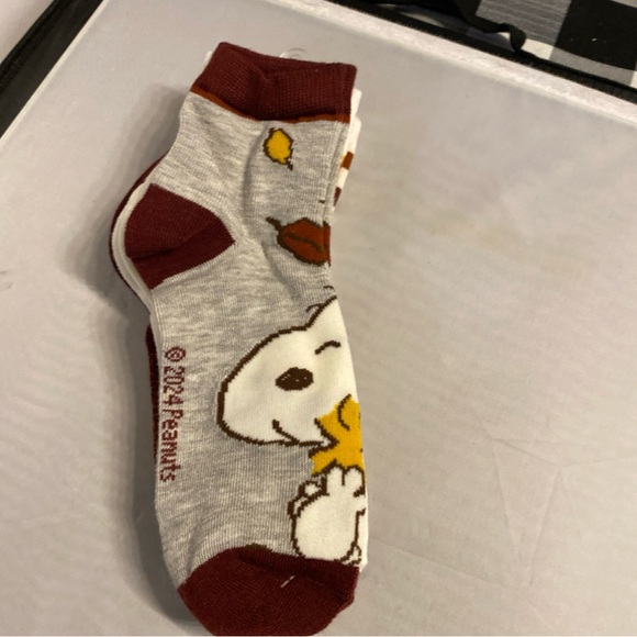Snoopy peanuts crew socks 5 pairs - Picture 4 of 6